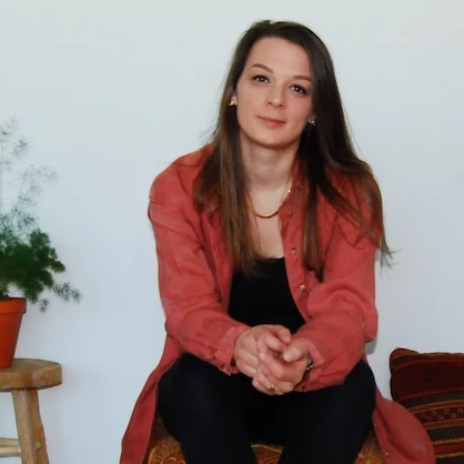 Portret van de therapeut Janine van Harselaar ter kennismaking