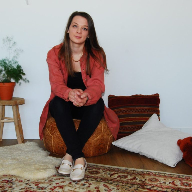 Portret van therapeut met warme kleuren